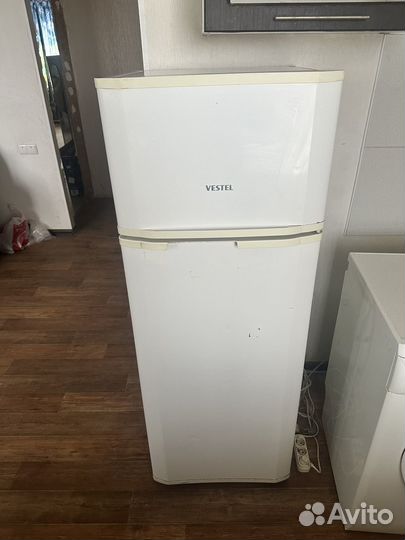 Холодильник Vestel