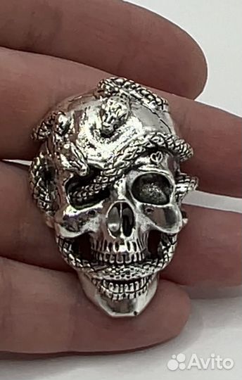Брошь череп