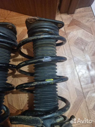 Амортизатор передний Mazda 3 BK BL