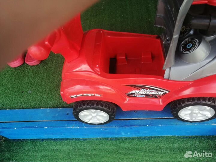 Детская машинка каталка с ручкой