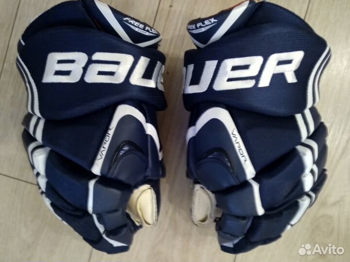 Хоккейные перчатки
