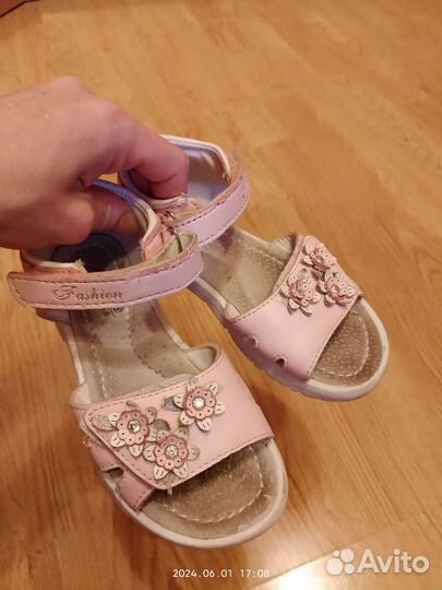 Босоножки 28