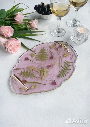 Поднос с цветами из эпоксидной смолы