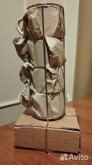 Набор чашек с блюдцами на подставке