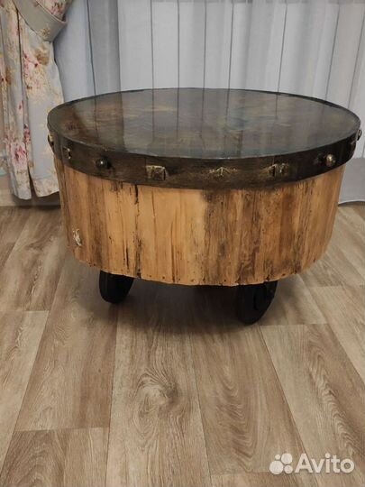 Столик из спила дерева на колёсах/смола/ковка