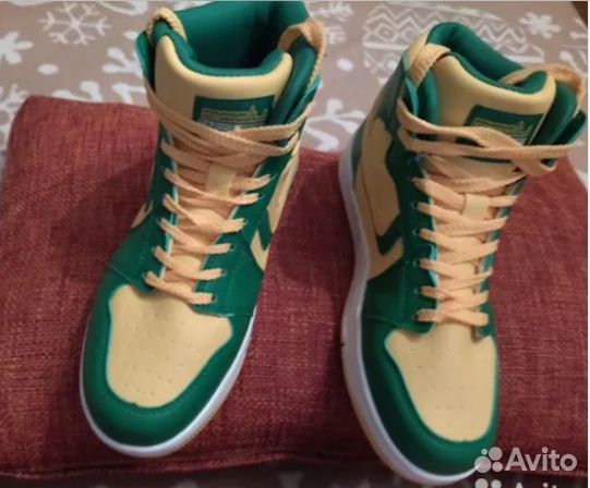 Кроссовки высокие