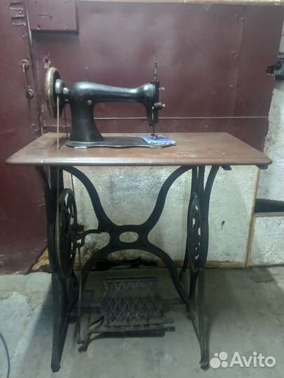 Швейная машина Singer