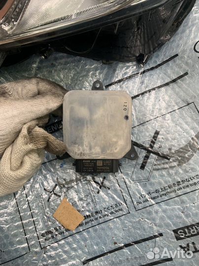 Блок управления фарами Camry 70. Новые. Оригинал
