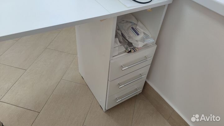 Маникюрный стол складной