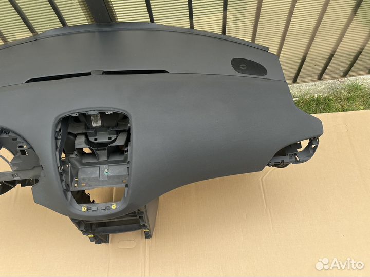 Торпеда Peugeot 207