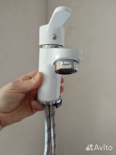 Смеситель над мойкой