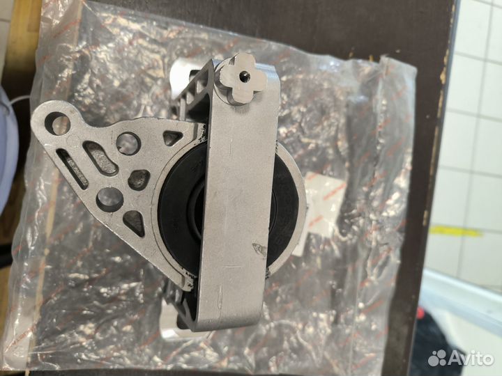 Подушка двигателя правая Mazda 3 BL 1.6