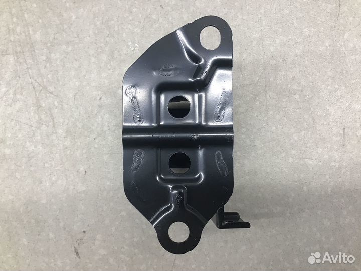 Кронштейн заднего бампера левый Mitsubishi Outland