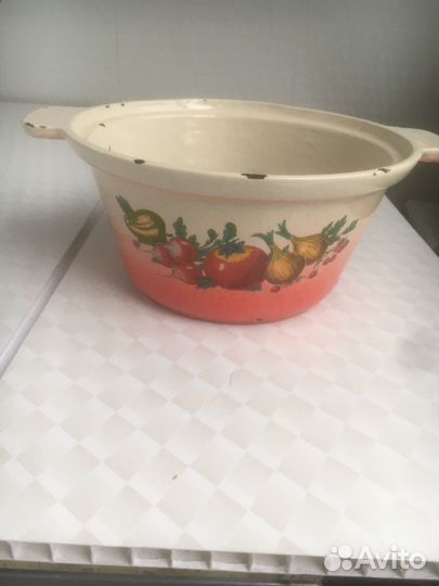 Кастрюля чугунная эмалированная СССР