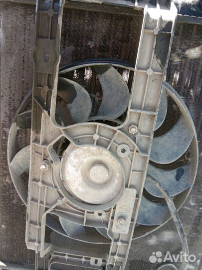 Радиатор в сборе с вентилятором для рено логан 1,4