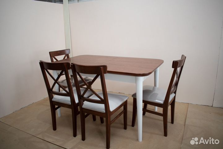 Комплект обеденного стола со стульями из массива