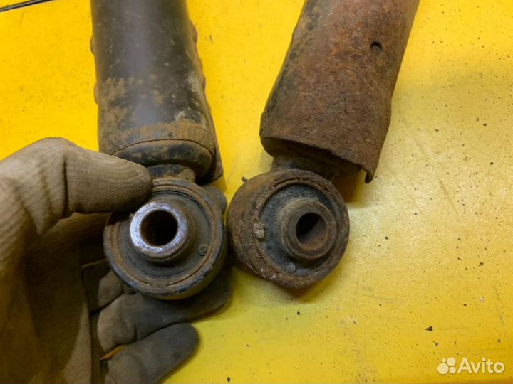 Амортизатор задний Toyota RAV 4 40 (2015-2019)