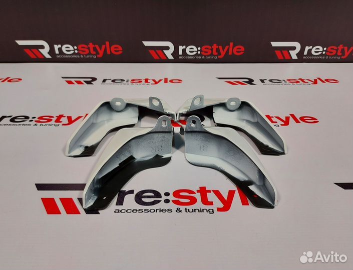 Брызговики Toyota Vitz 130 Белые