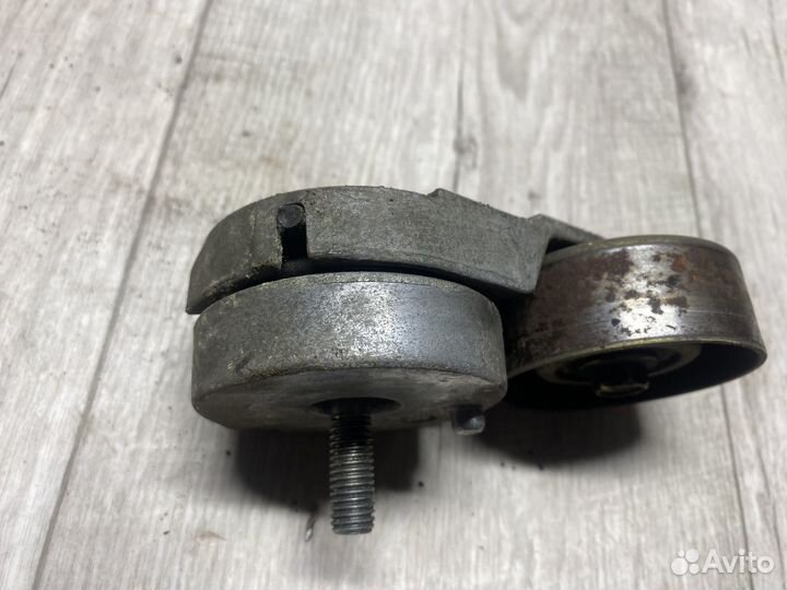 Натяжитель приводного ремня nissan Qashqai X-Trail