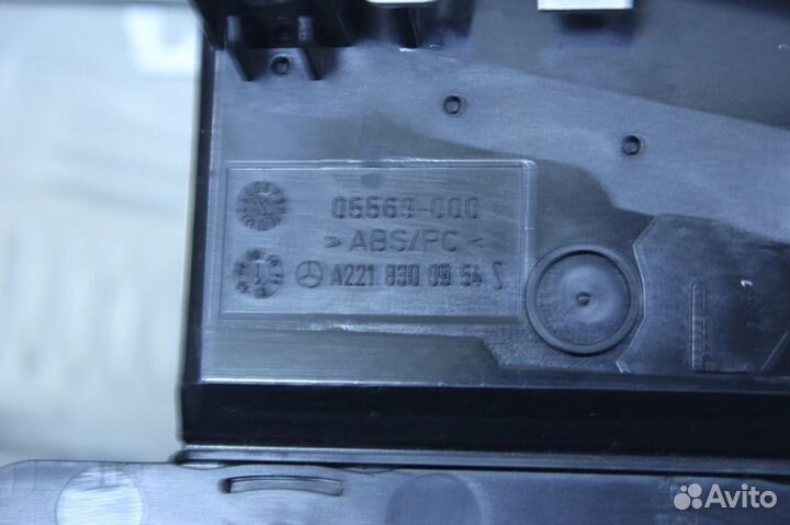 Дефлектор воздушный центральный Mercedes W221