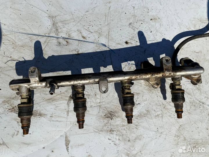 Топливная рампа Renault Safrane