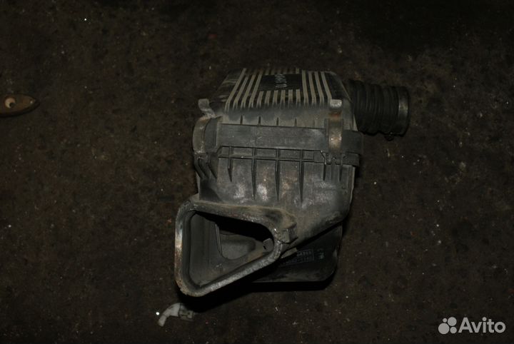 Корпус воздушного фильтра Toyota Carina E