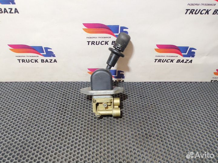 81523156171 Кран ручного тормоза