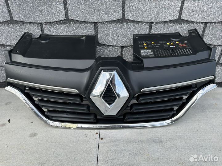 Решетка радиатора renault logan 2