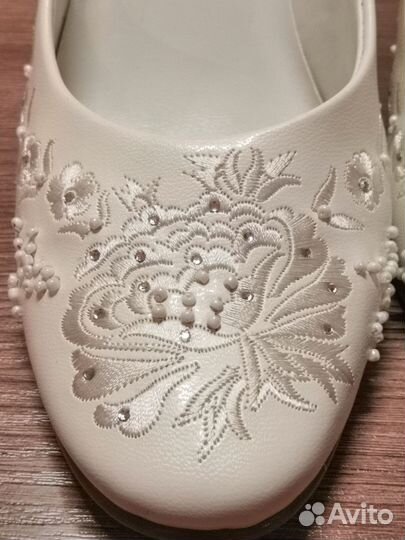 Туфли женские белые