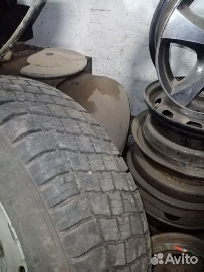 Колесо на УАЗ 16