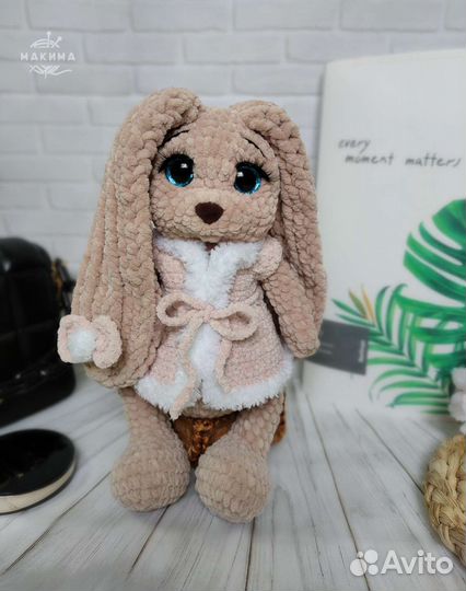 Вязаная игрушка амигуруми Зайка