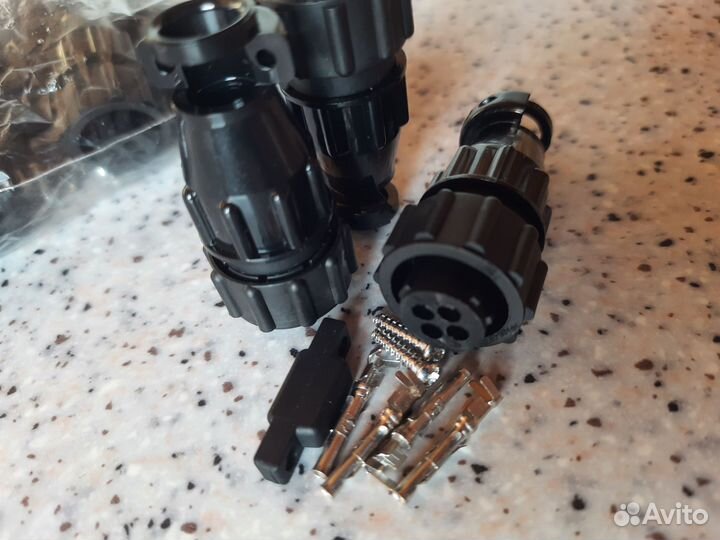 Разъём Amphenol tyco amp te 182647-1