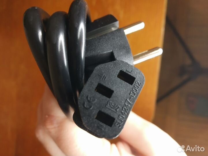 Сетевой кабель питания