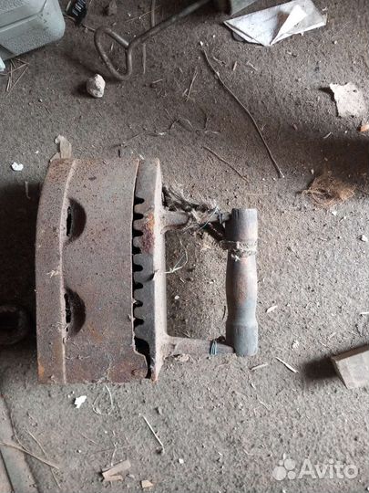 Старинный утюг на углях