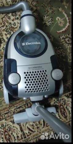 Неисправный пылисос по запчастям Мотор Щётка Шланг