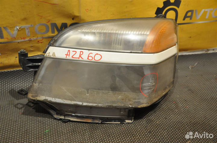 Фара левая toyota voxy AZR60G