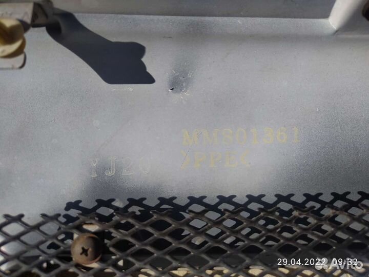 Решетка радиатора H81W MM801361