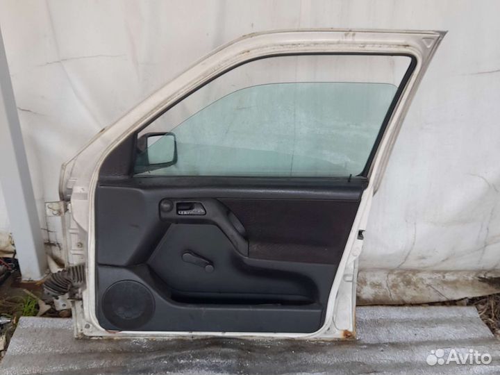Передняя правая дверь на Volkswagen Golf 3