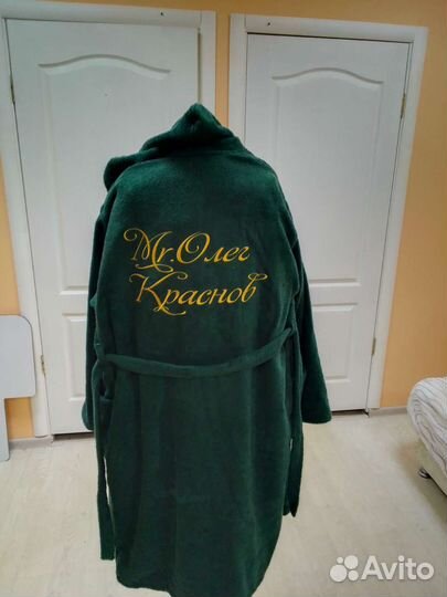 Мужской махровый халат с вышивкой