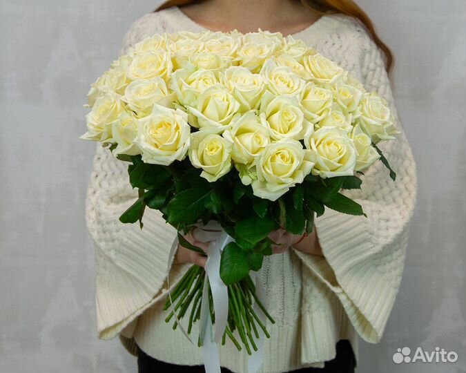 Букет из 51 белой розы 50-60 см (Россия) под ленту