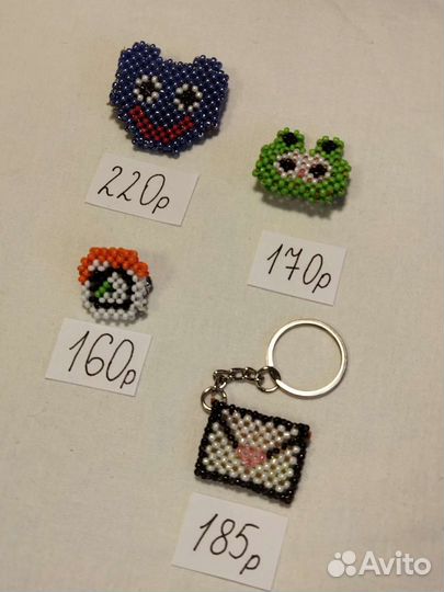 Брелки и значки