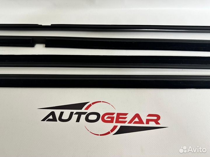 Молдинг стекла двери Land cruiser 100