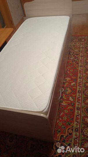 Кровать с матрасом бу