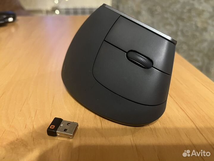 Вертикальная мышь Logitech MX Vertical