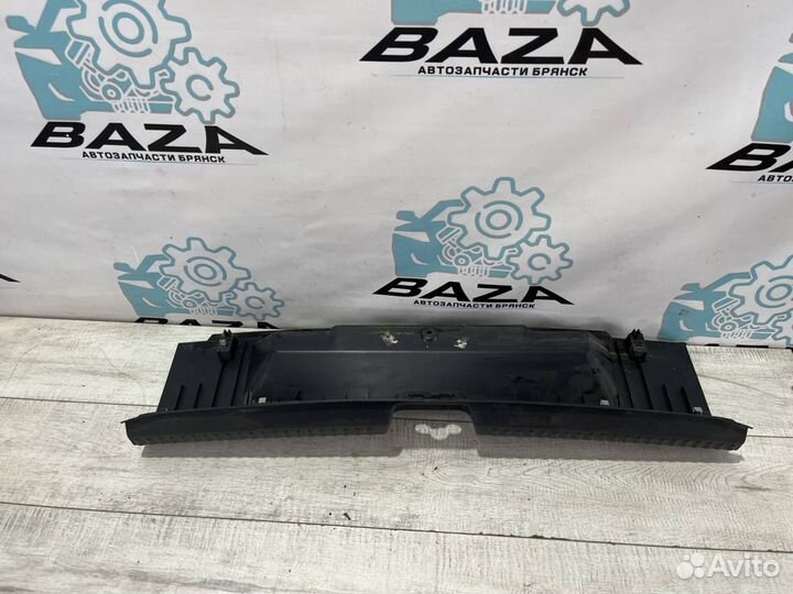 Обшивка багажника Volkswagen Polo 5