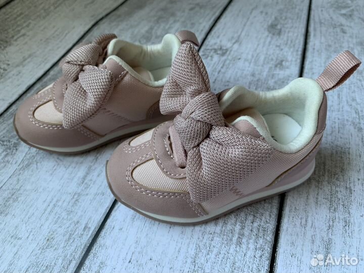Кроссовки на девочку