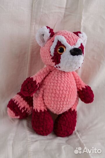 Енот ручной работы, игрушка вязаная