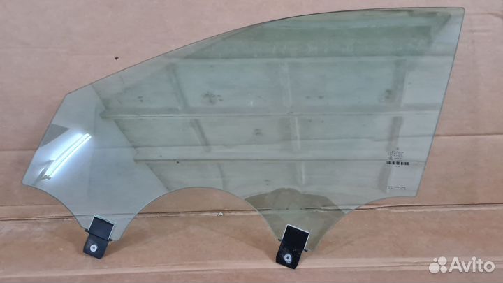 Стекло левое переднее водительское Mercedes W222