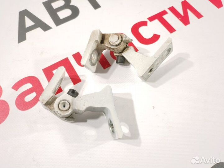 Петля двери передняя левая Volkswagen Polo седан