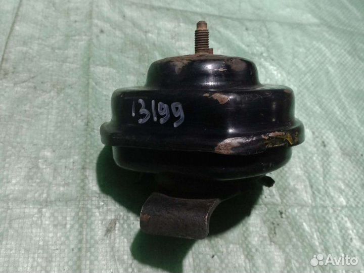 Подушка двигателя передняя Volkswagen Passat B3